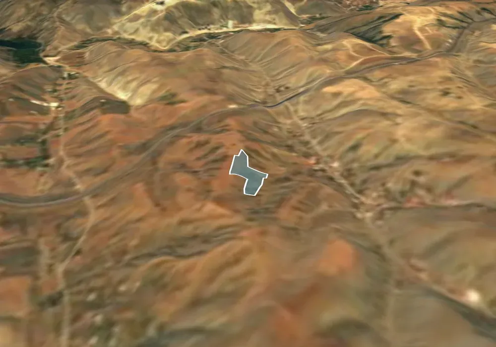 Karataş 960 parselde satılık 500 m2 yatırımlık hisse SATILDI — 3B arazi görünümü